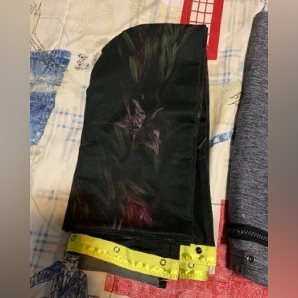 Lululemon rare vinyasa scarf. Midnight Iris print. In like new used condition. - Picture 1 of 5